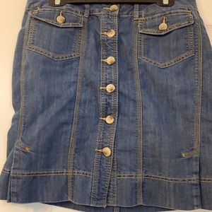Feminine jean skirt